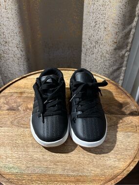 K-Swiss Black and White Kids Sneakers - Classic Lace-Up